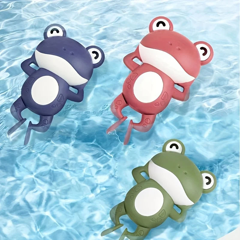 Tres ranas de cuerda flotando en el agua: azul, roja y verde