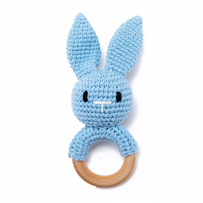 Sonajero de crochet — Conejito Azul