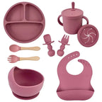 Set completo de alimentación de silicona color vino: plato dividido, bowl, vaso con popote, cubiertos y babero