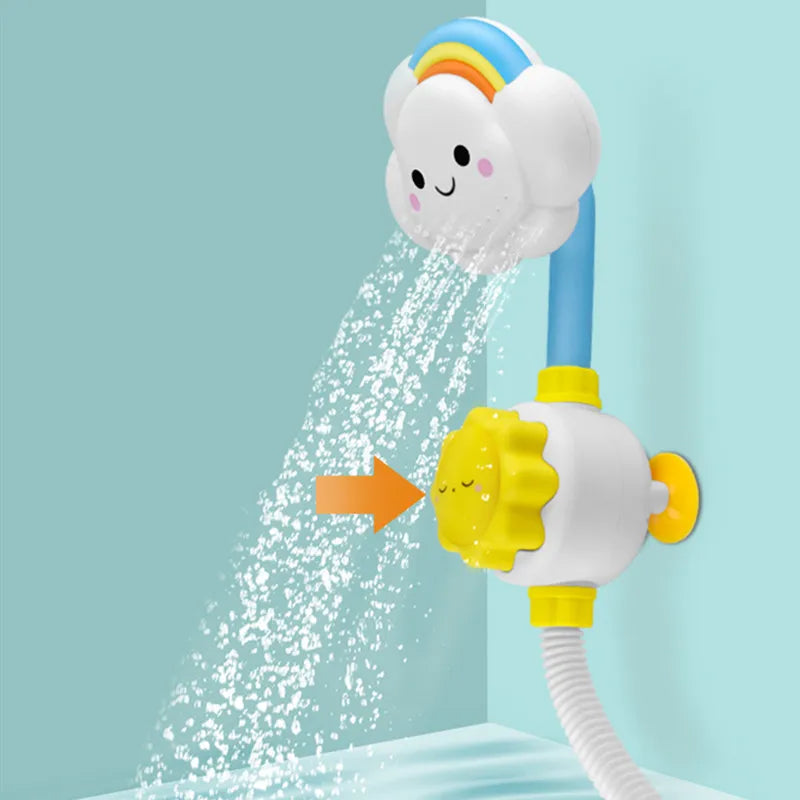 Regadera de nube fijada a la pared soltando agua, con su manguera flexible